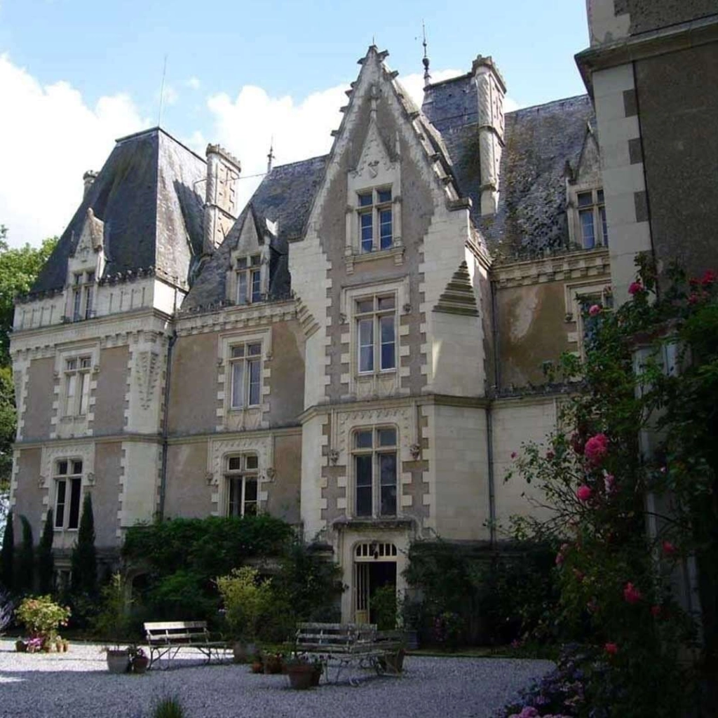 Chateau Allure du Lac - @chateauallure - Loire Valley